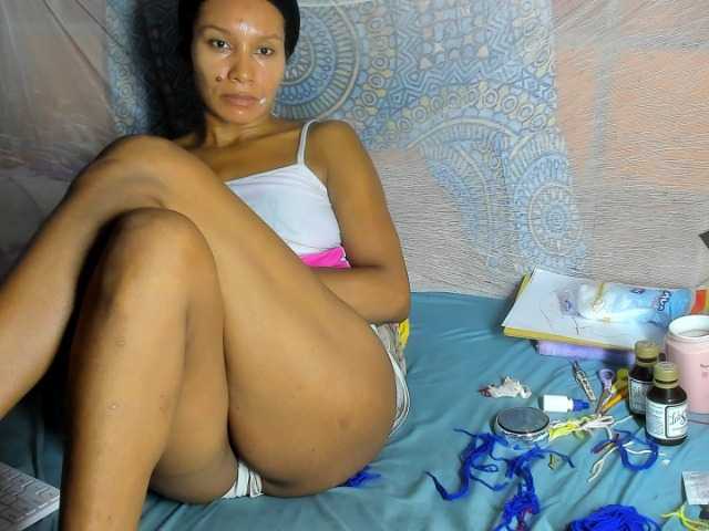 alia2424 live cam on BongaCams