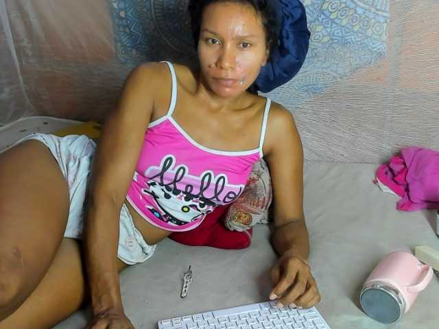 alia2424 live cam on BongaCams