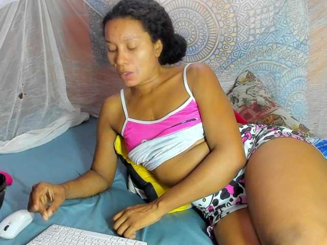 alia2424 live cam on BongaCams