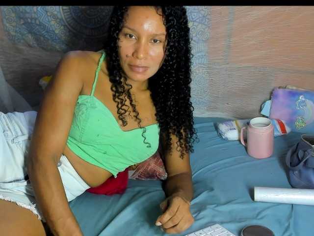 alia2424 live cam on BongaCams