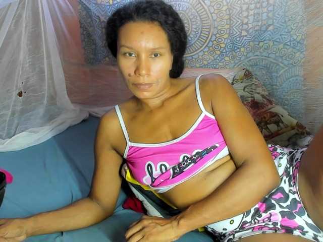 alia2424 live cam on BongaCams