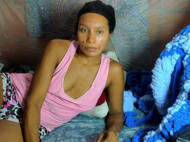 alia2424 live cam on BongaCams