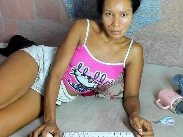 alia2424 live cam on BongaCams