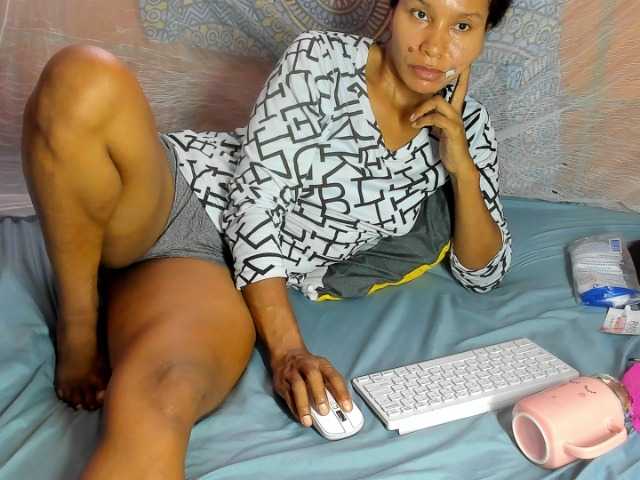 alia2424 live cam on BongaCams