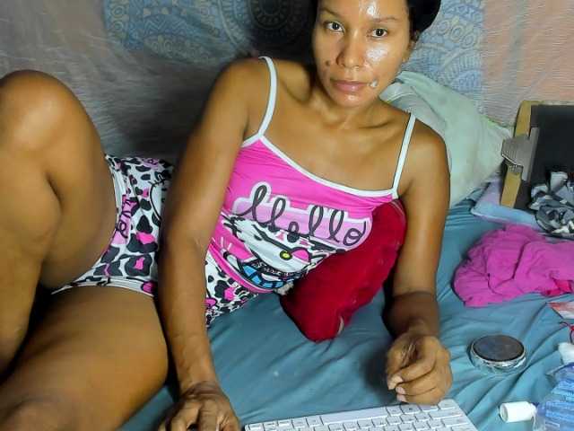 alia2424 live cam on BongaCams