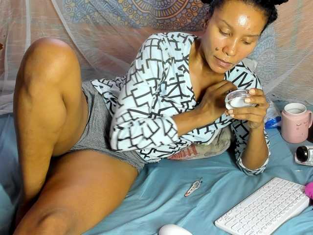 alia2424 live cam on BongaCams