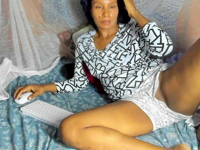 alia2424 live cam on BongaCams