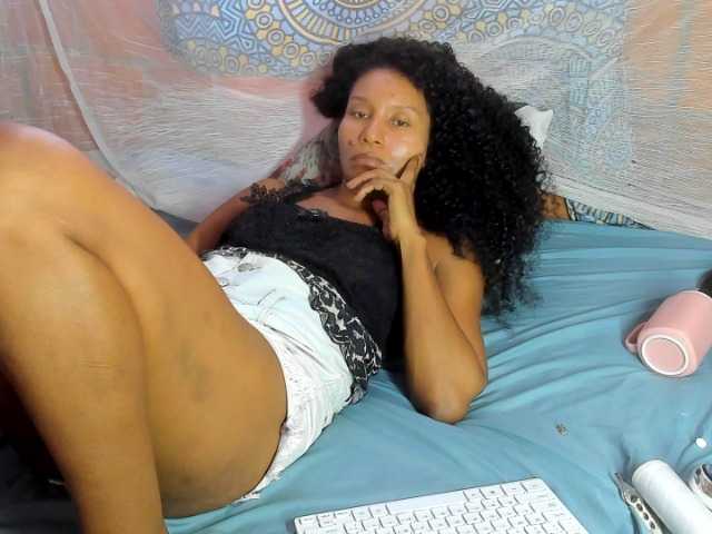 alia2424 live cam on BongaCams