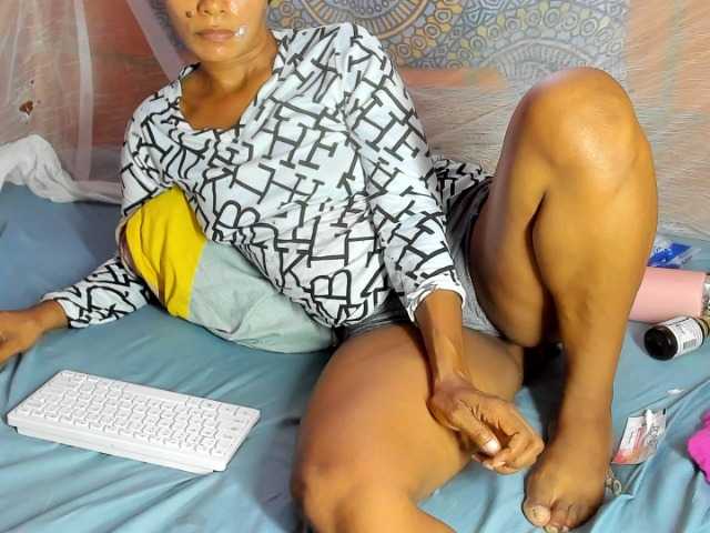 alia2424 live cam on BongaCams
