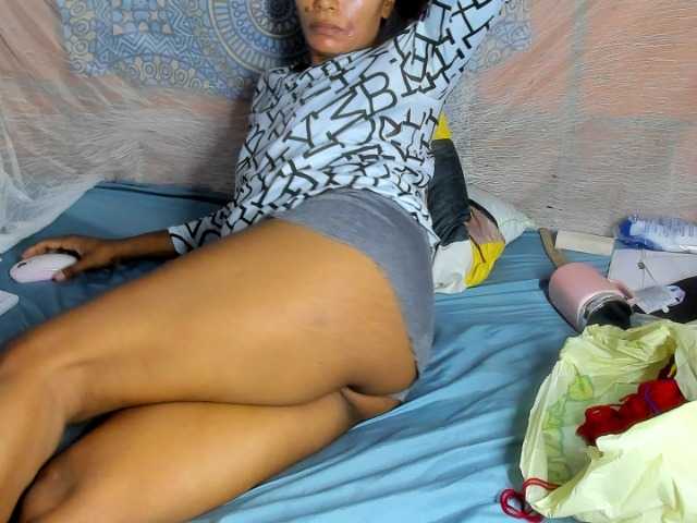 alia2424 live cam on BongaCams