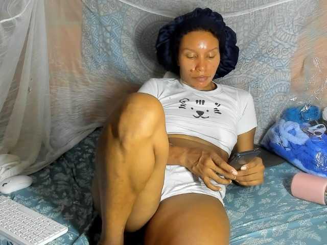 alia2424 live cam on BongaCams