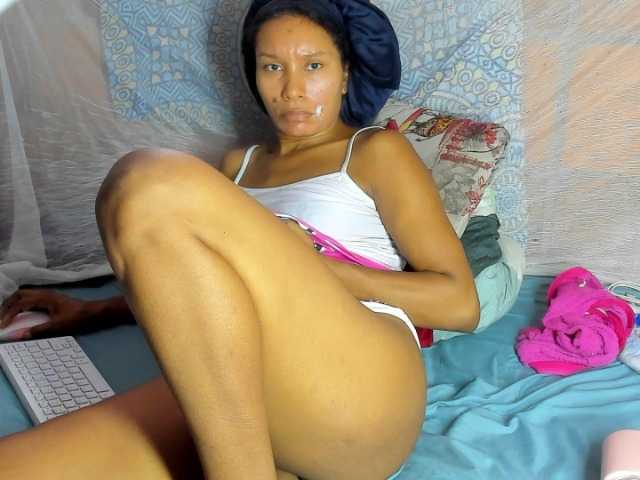 alia2424 live cam on BongaCams
