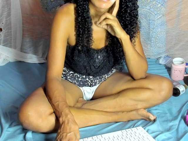 alia2424 live cam on BongaCams