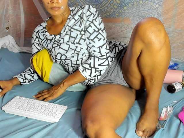 alia2424 live cam on BongaCams