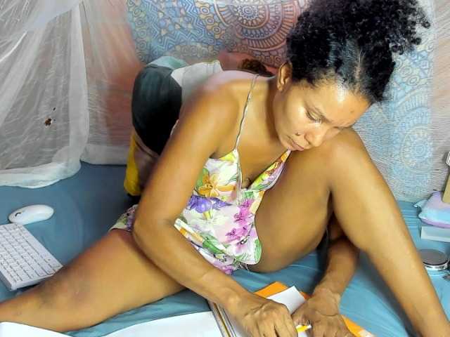 alia2424 live cam on BongaCams