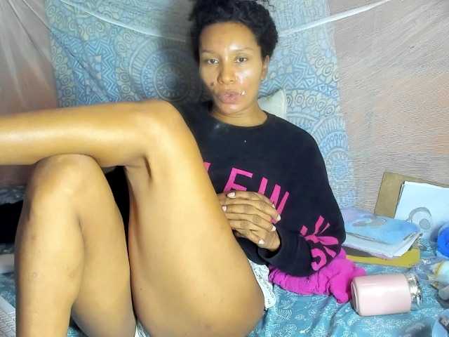 alia2424 live cam on BongaCams