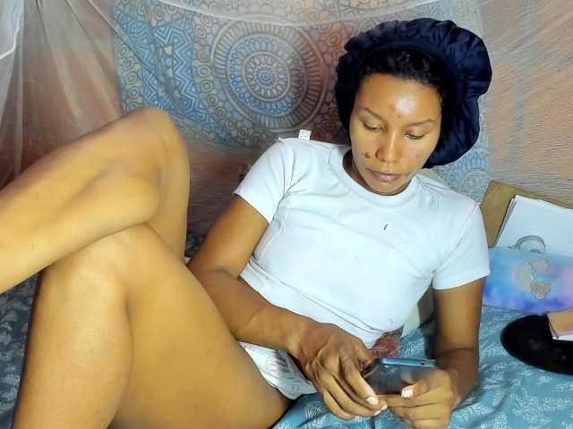 alia2424 live cam on BongaCams