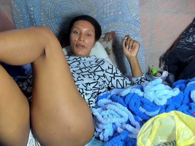 alia2424 live cam on BongaCams