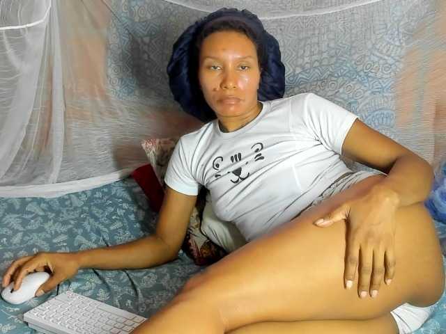 alia2424 live cam on BongaCams