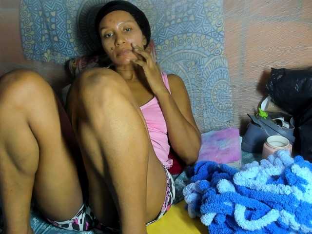 alia2424 live cam on BongaCams