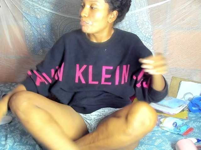 alia2424 webcam