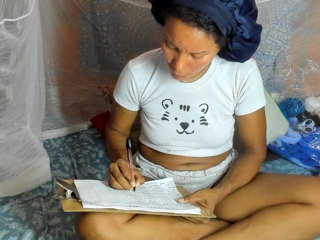 alia2424 live cam on BongaCams