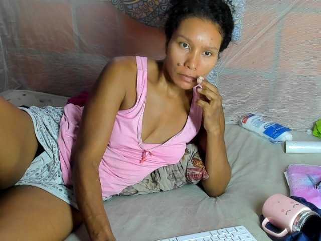 alia2424 live cam on BongaCams