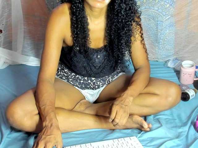 alia2424 live cam on BongaCams