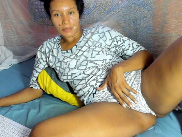 alia2424 live cam on BongaCams