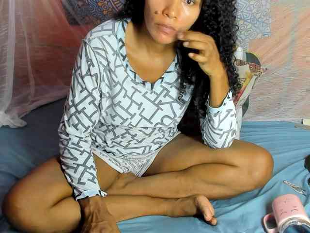 alia2424 webcam