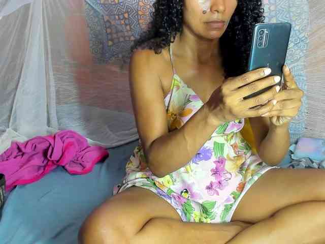 alia2424 webcam