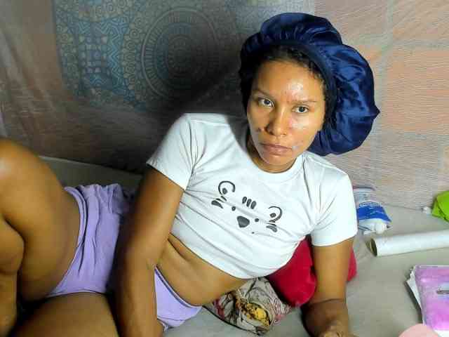 alia2424 webcam