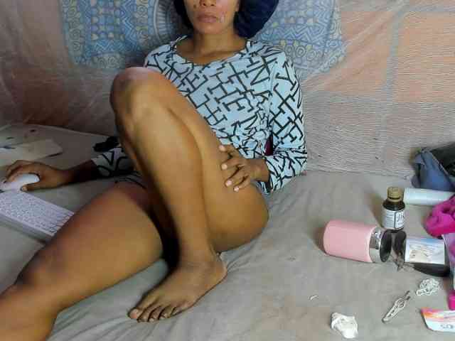 alia2424 webcam