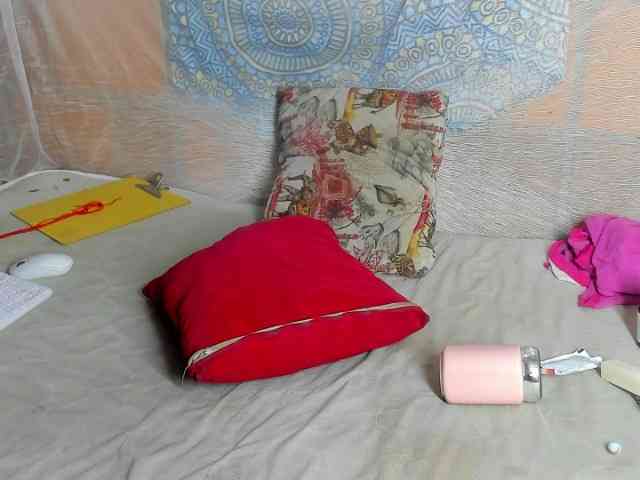 alia2424 webcam