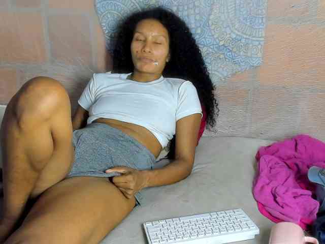 alia2424 webcam