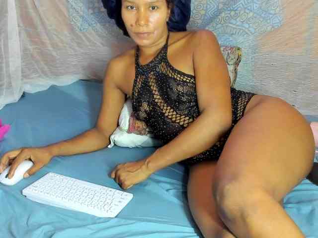 alia2424 webcam