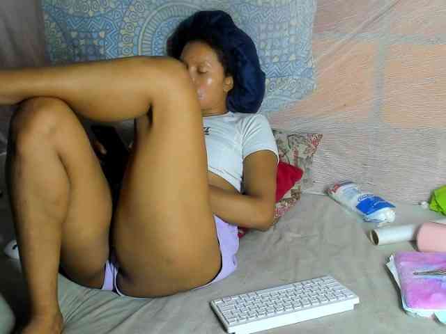 alia2424 webcam