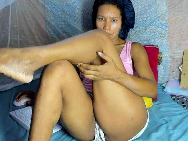 alia2424 webcam