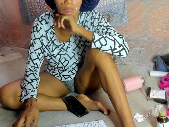 alia2424 webcam