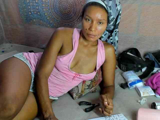 alia2424 webcam