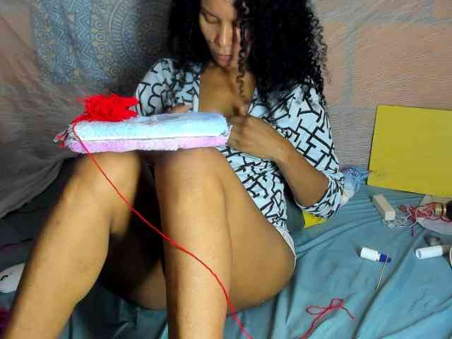 alia2424 webcam