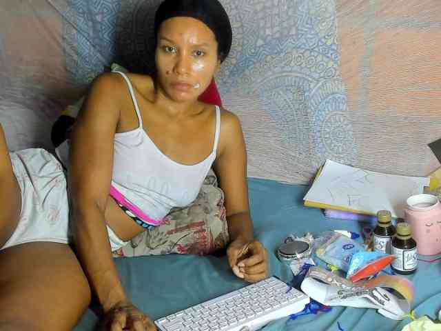 alia2424 webcam