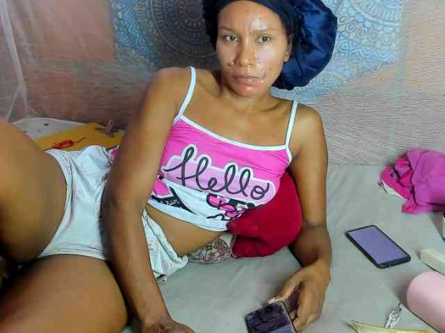 alia2424 webcam
