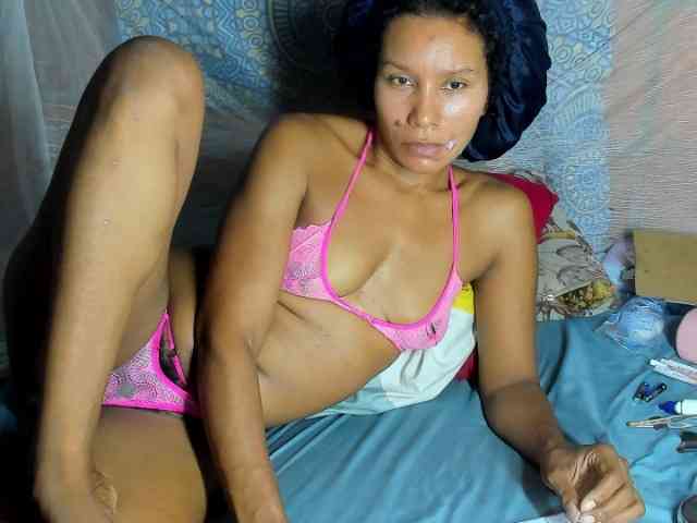 alia2424 webcam