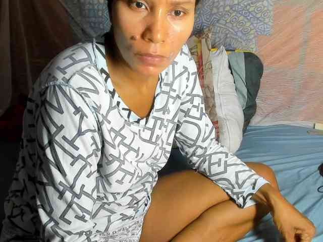 alia2424 webcam
