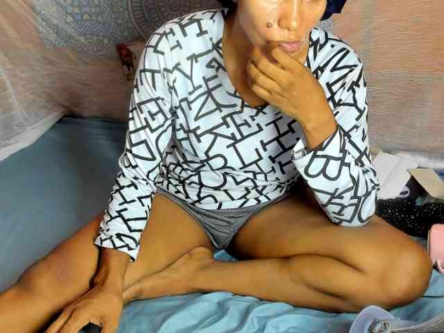 alia2424 webcam