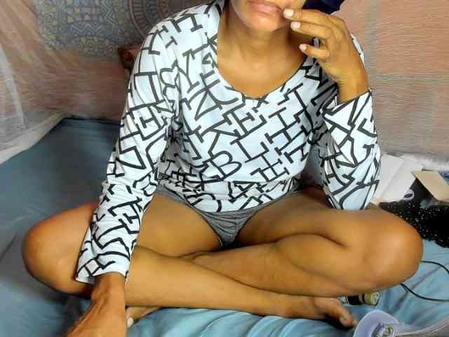 alia2424 webcam