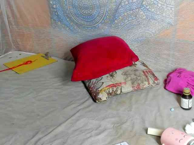 alia2424 webcam