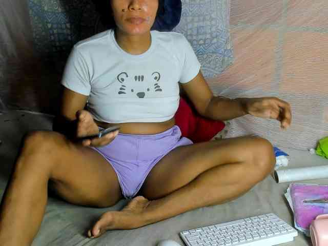 alia2424 webcam
