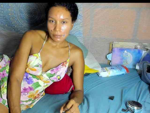 alia2424 webcam